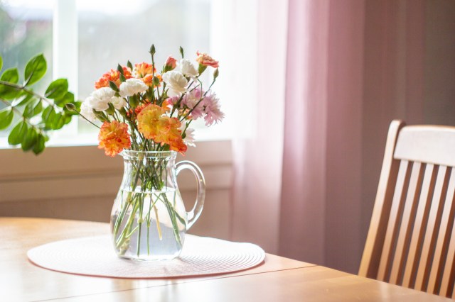 Image of flowers in a vase